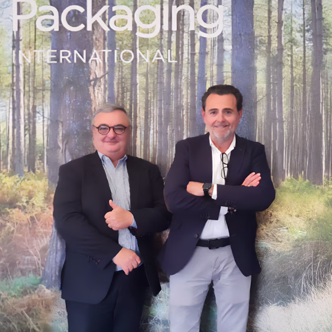José Luis CEO EBOX y y Pierrick Van Hoorde Director de Ventas Internacional de Graphic Packaging